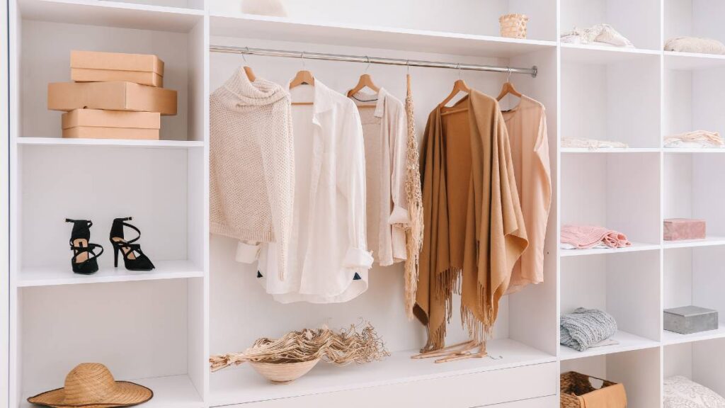 How to Build a Minimalist Capsule Wardrobe Easily