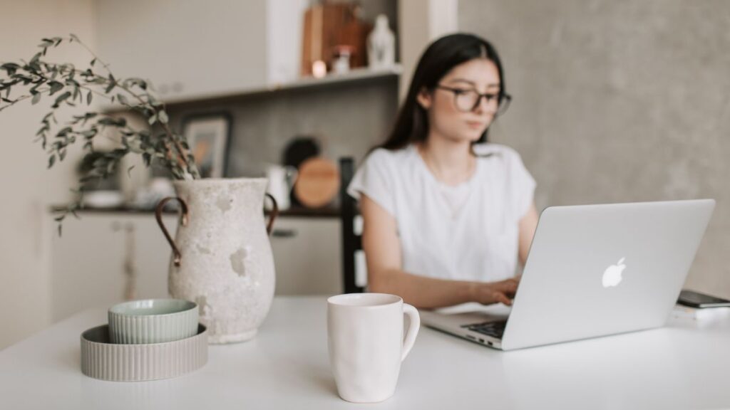 Build Focus with the 25-Minute Work Sprint: Proven Steps and Smart Gains