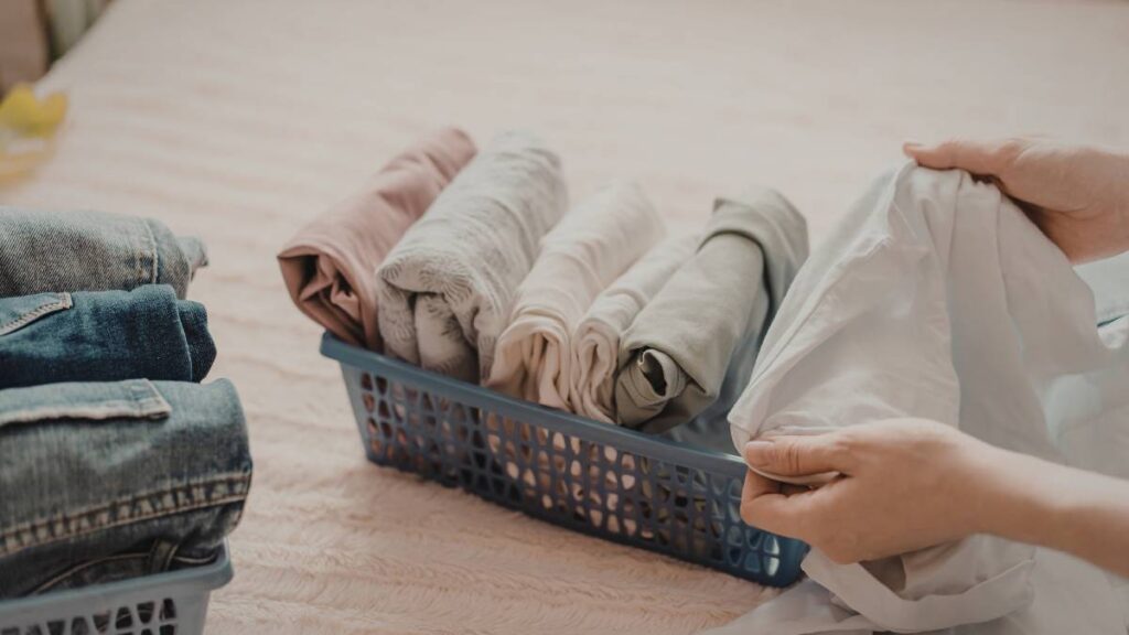 Rolling vs. Folding_ Best Packing Method for Packing Light